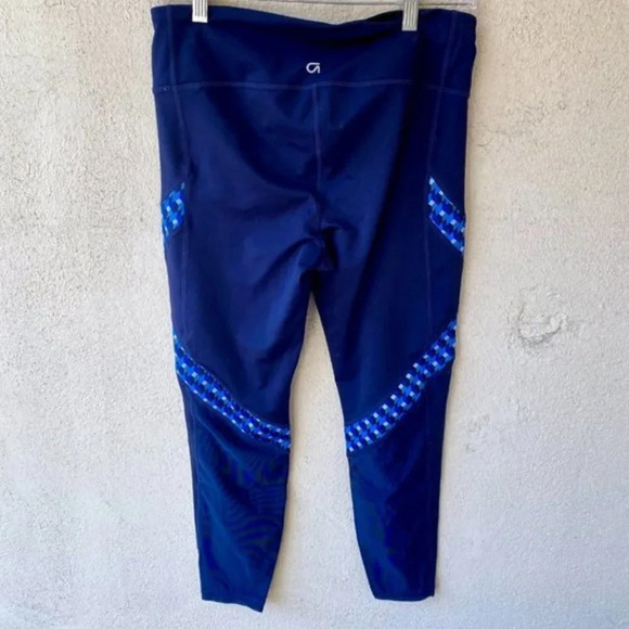 GapFit G-Fast Mid Rise Navy Geo Print 7/8 Leggings medium - Picture 4 of 5